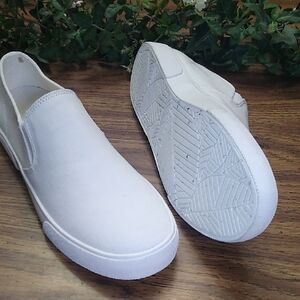 🩷Vionic White Slip-On Sneakers Womens 8.5
